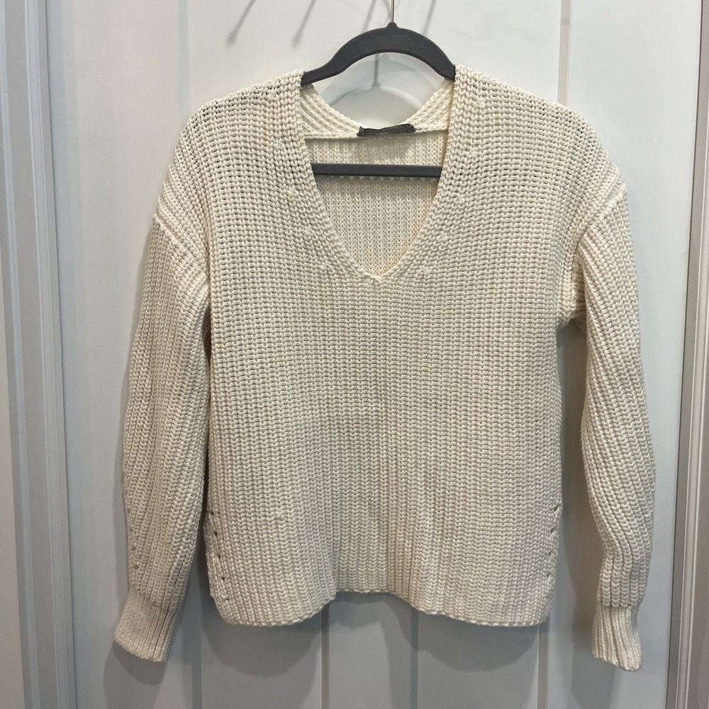 Everlane Pullover Sweater Womens Sz XS Solid Cream Ribbed LS V-Neck Cropped Slit